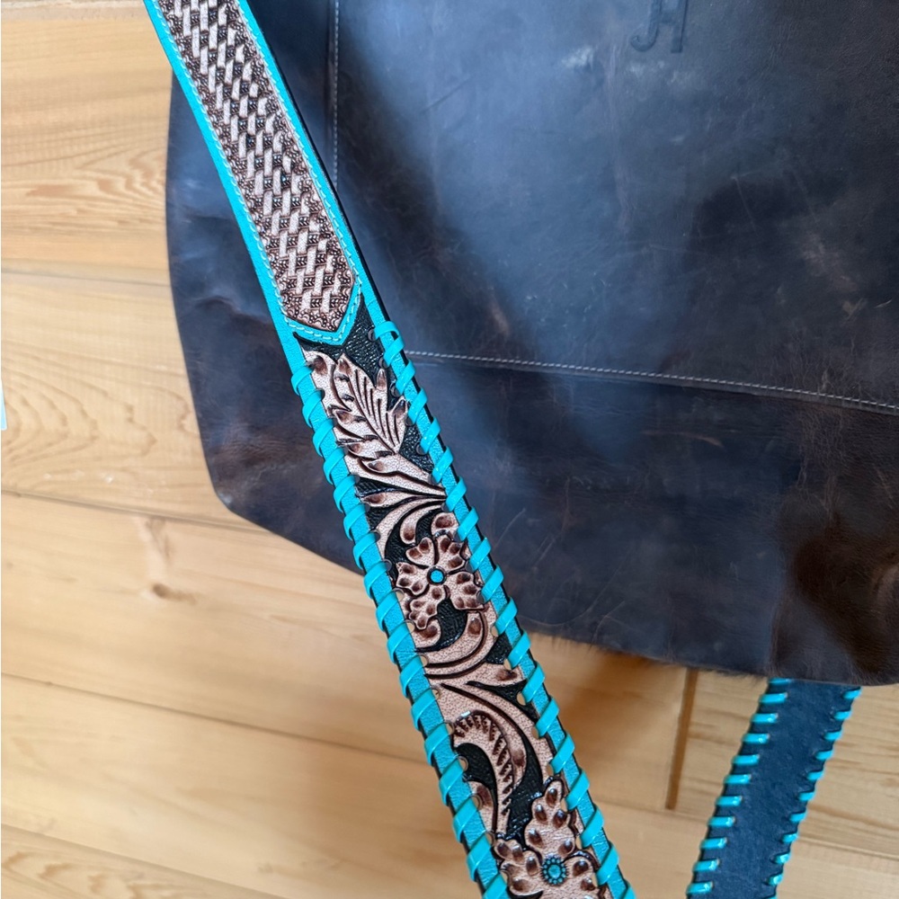 Jill’s Homestead Tote With Myra Crossbody Strap - Picture 6 of 8